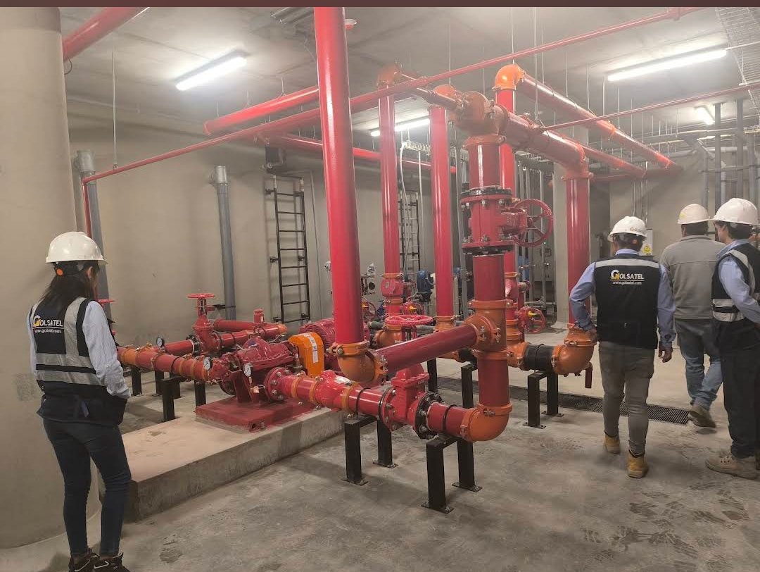 Técnicos Golsatel instalando sistema contra incendios